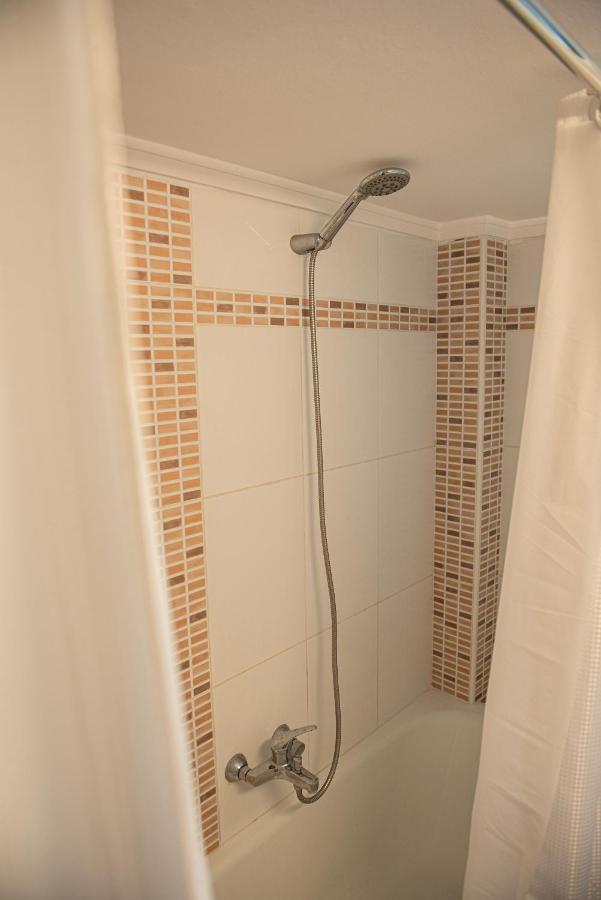 Grand Getaway Suite 300Mts From The Beach Peraía 外观 照片